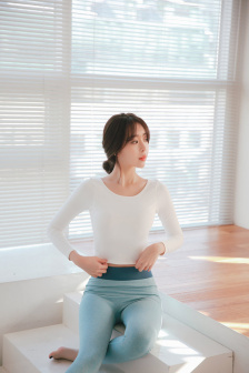 美女被草在线