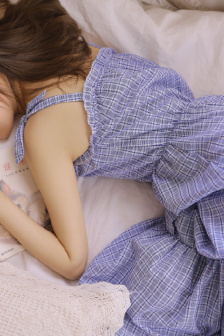 《年轻的女教师》完整版